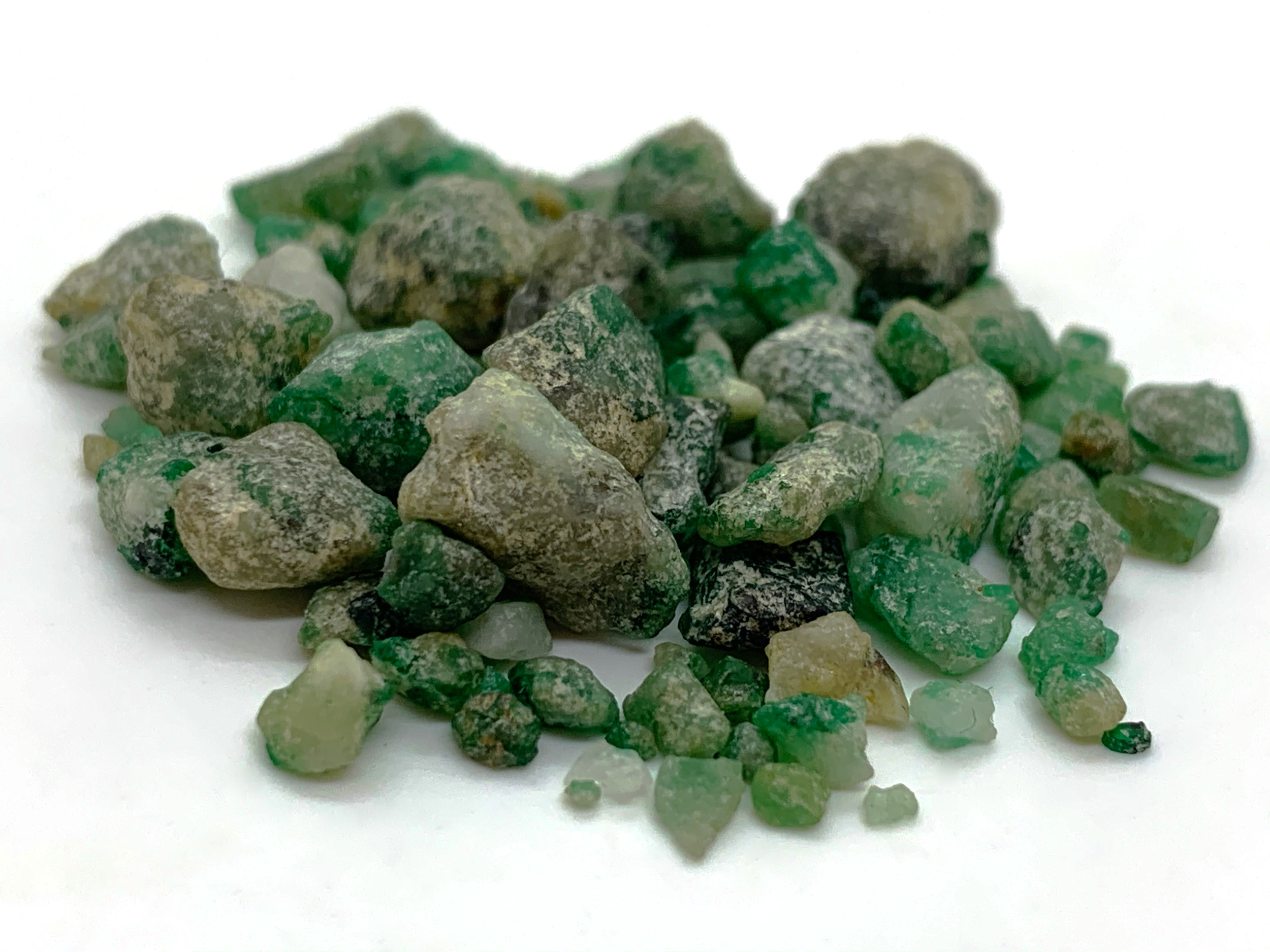 Smaragd • 10 g • kleine Rohsteine/Edelsteine
